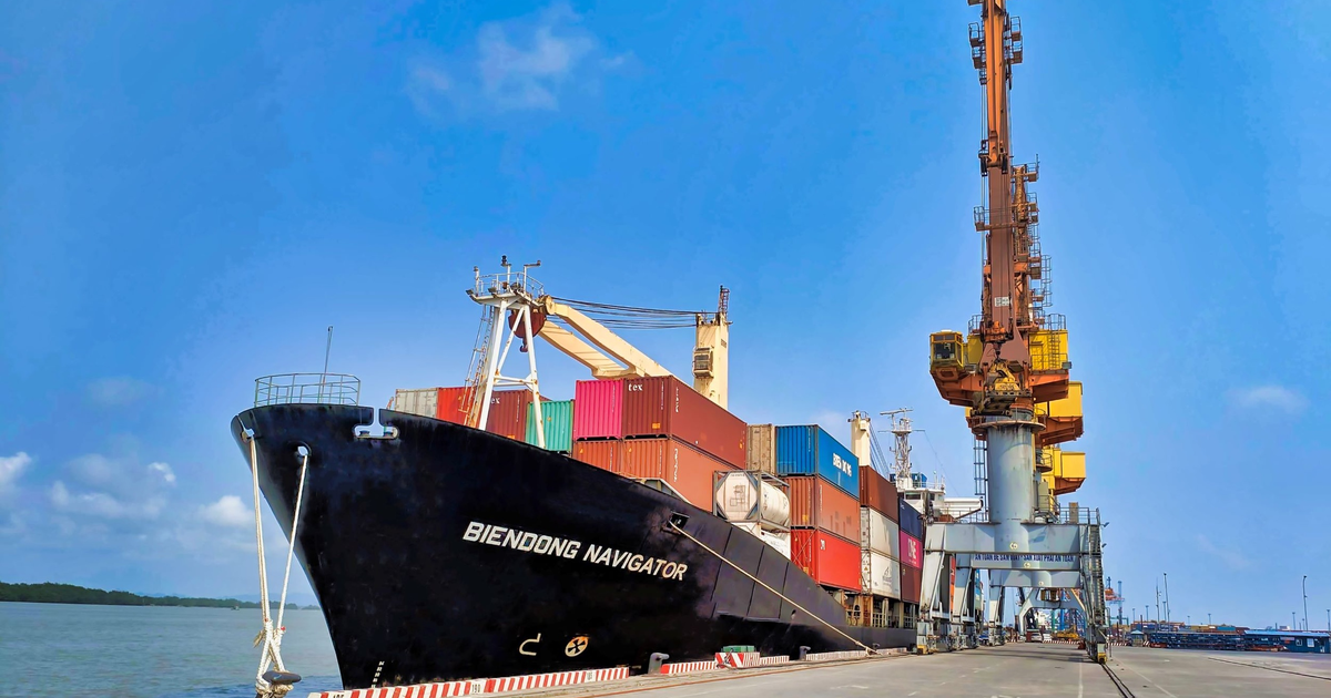 Worldwide shipping costs skyrocketing as system descends into crisis